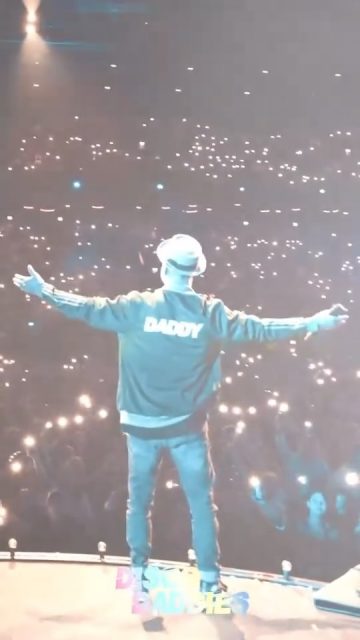 Van confetti tot klassiekers 🎉💿 – wij, de Disco Daddies, mochten in opdracht van @abbafevernl de zaal opwarmen met de lekkerste meezingers en een bak liefde ❤️🪩 Missie: iedereen aan het lachen én zingen krijgen… en dat is gelukt! 🙌 Dank aan @veerleoosterbosch en Rock voor het vertrouwen 💫
🎥 @marcoheyda – jij hebt het magisch vastgelegd 🙏🔥