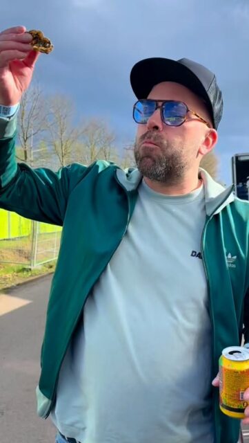 Paaspop 2026. Wat een avondtuur. 🥳

Van onderweg en backstage tot lampen aan, handjes omhoog en volle bak feest.🥳
Mooie mensen, goede vrienden, dikke sfeer en weer zo’n avond waar alles voor ons samenkwam. 
Wij, de Disco Daddies hebben mega genoten. 🪩🔥

Thanks @donnamusicbookings 
En onze vrienden van de show:
@alwinbarten 
@erikdegast 
@dirkdeleeuw_ 
@paaspopfestival 
@filmed_by_jack 
@jamiekradolfer_